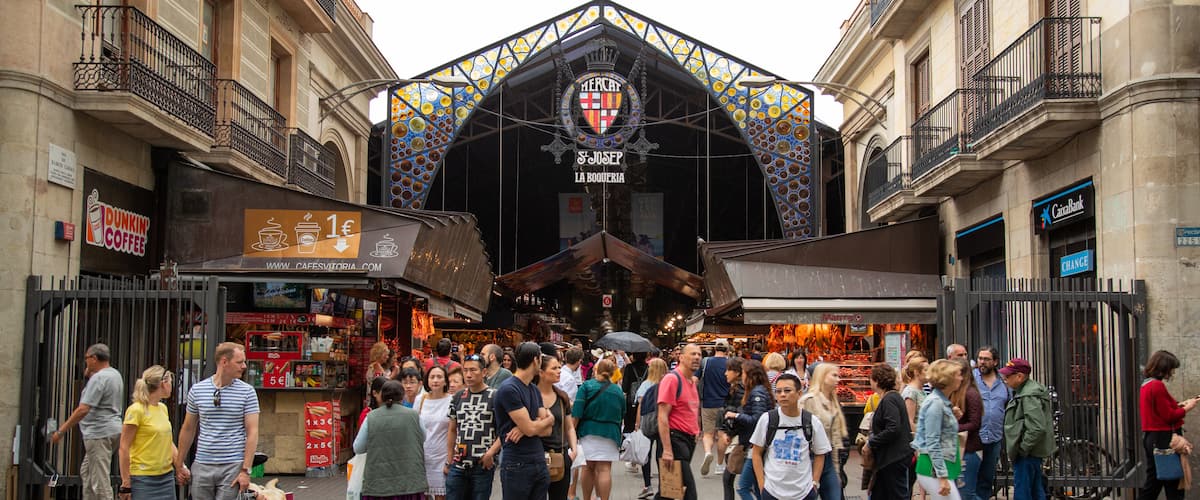 Boqueria Market featuring street scenes as well as a large group of people