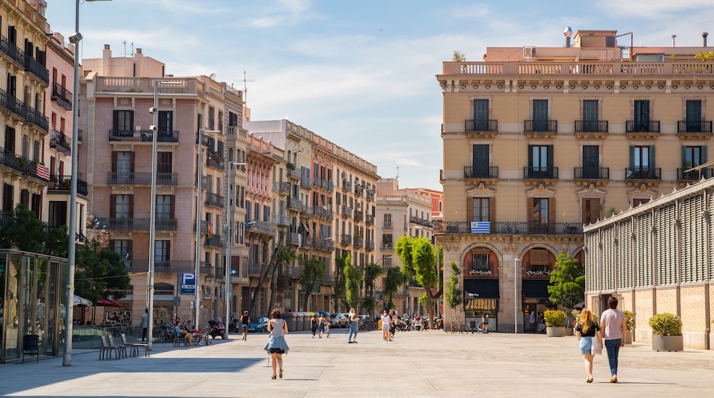 La Ribera featuring a city