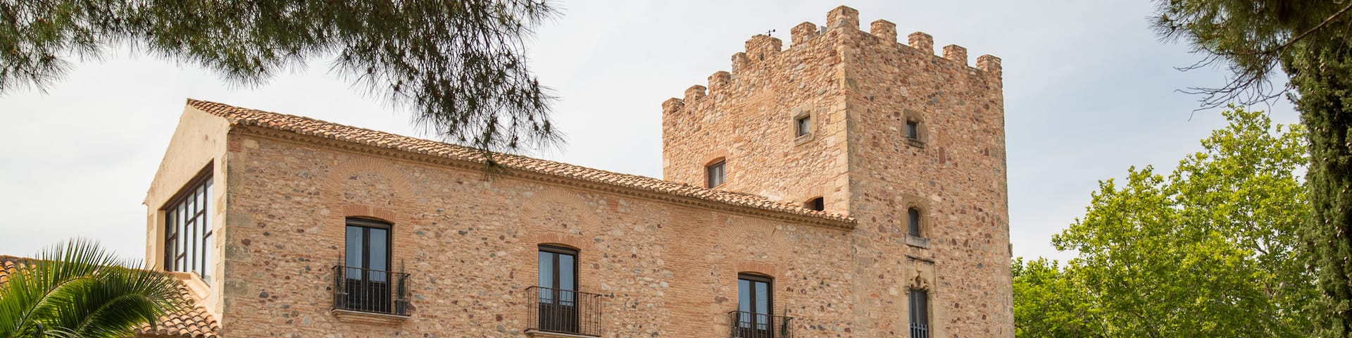 Castle Vilafortuny featuring heritage architecture