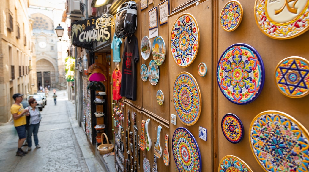 Toledo City Centre showing markets and street scenes as well as a couple