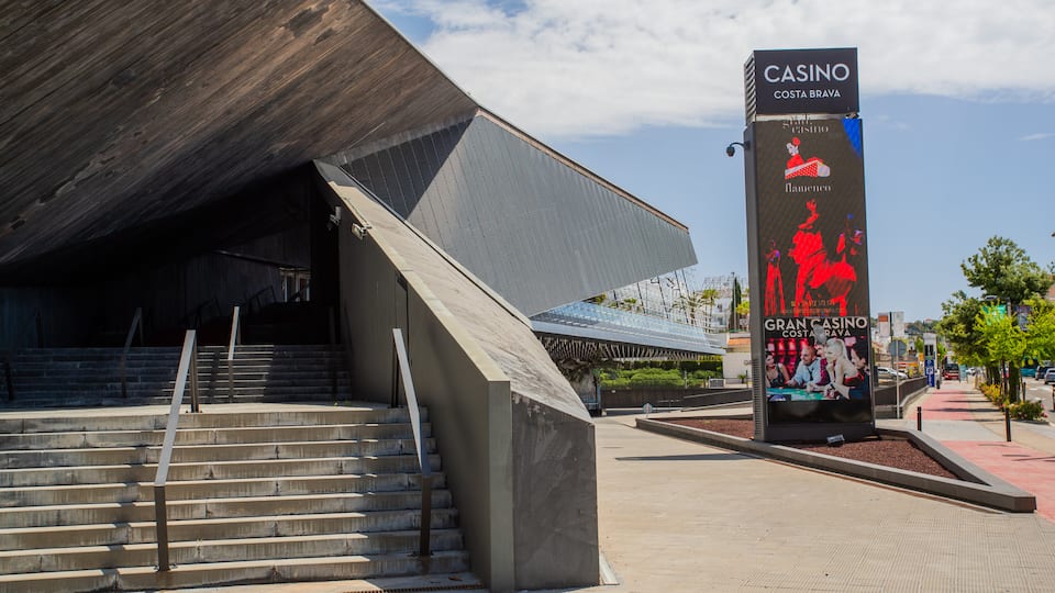 Gran Casino Costa Brava featuring signage and modern architecture