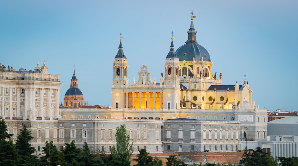 Almudena katedral