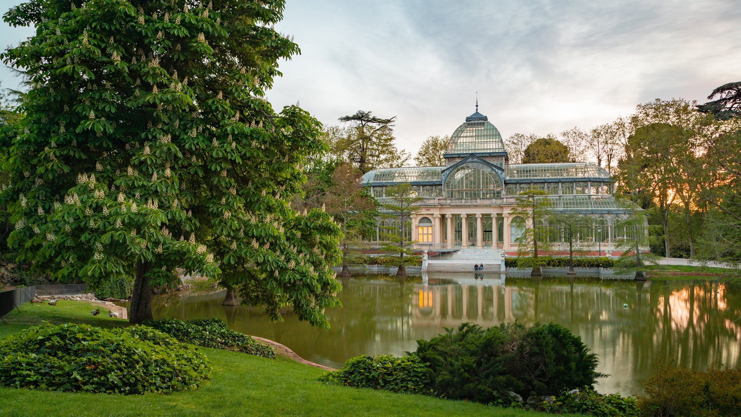 El Retiro Park - Madrid's Most Beautiful Park