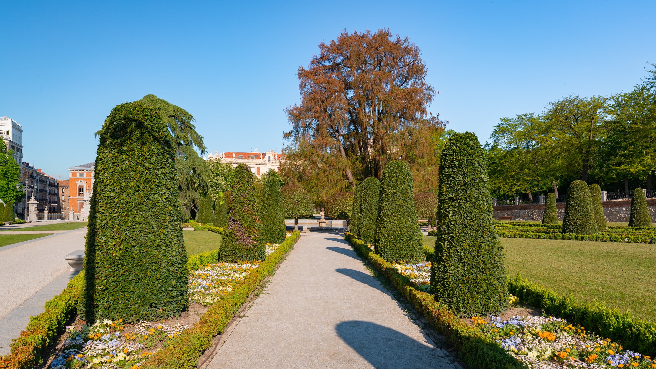 Retiro in Madrid - A Neighbourhood of Vibrant Greenery – Go Guides