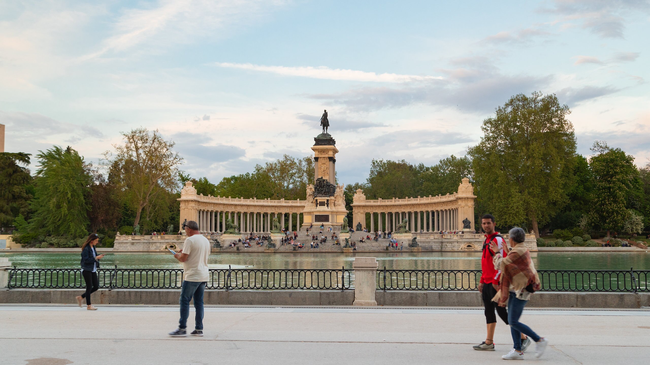 El Retiro Park in Retiro - Tours and Activities