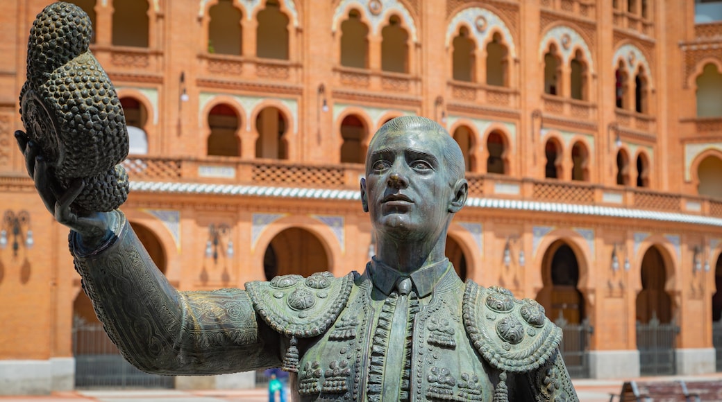 Las Ventas which includes a statue or sculpture