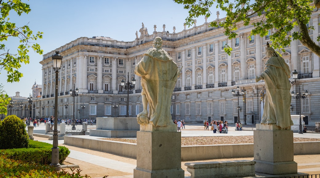 Plaza de Oriente featuring a statue or sculpture and heritage architecture