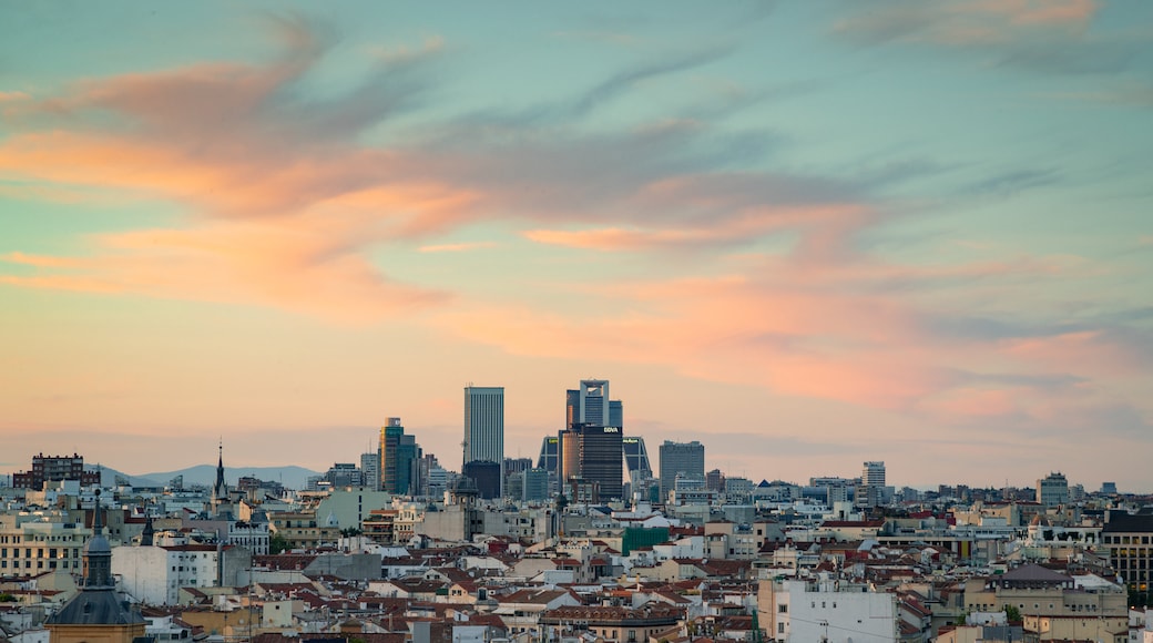 Circulo de Bellas Artes showing a city, landscape views and a sunset