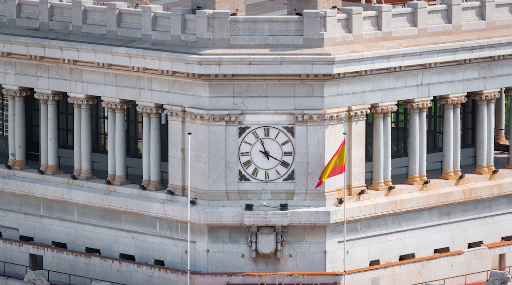 Circulo de Bellas Artes showing heritage elements