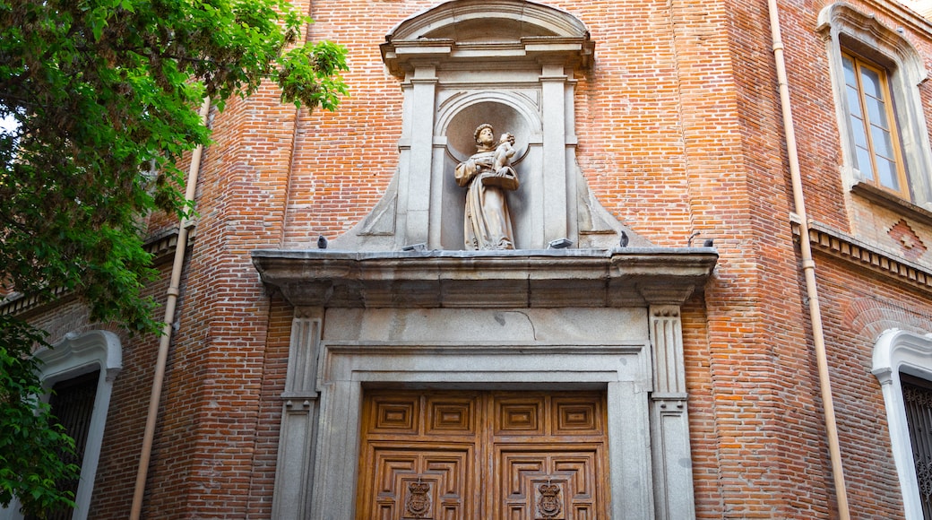 Church of San Antonio de los Alemanes which includes a statue or sculpture and heritage elements