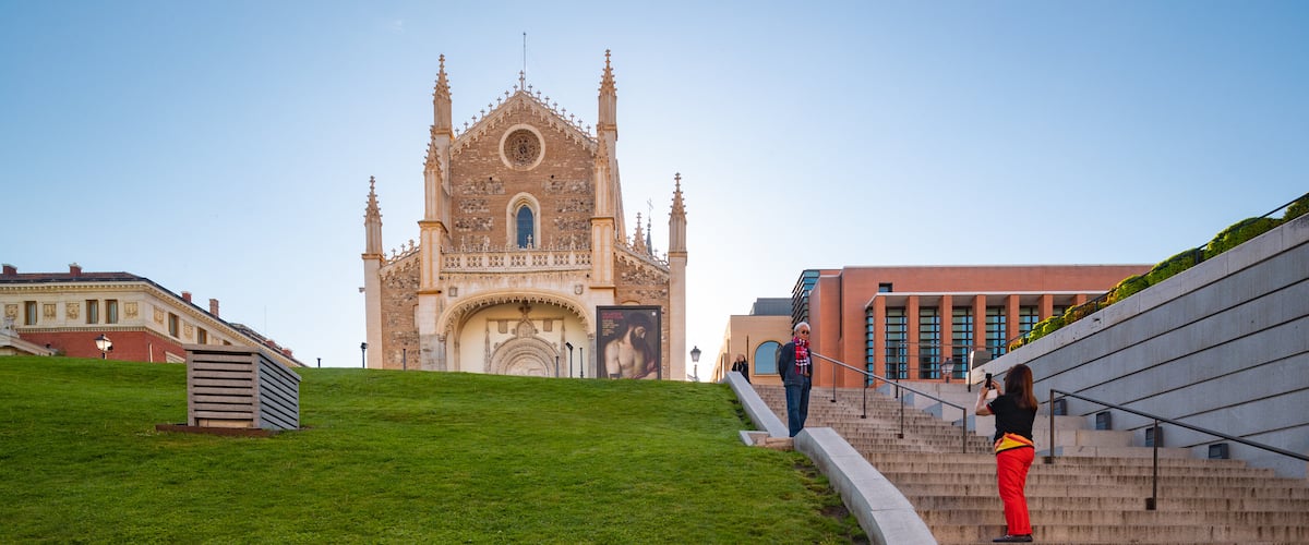 Church of San Jeronimo El Real which includes a church or cathedral, a park and heritage architecture