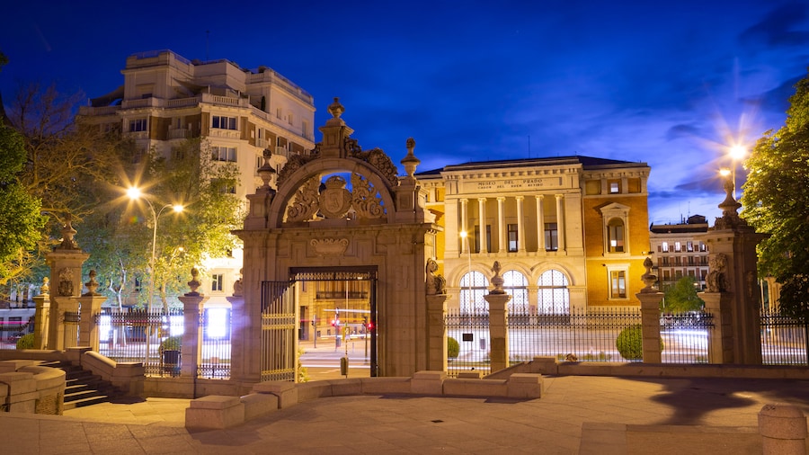 Cason del Buen Retiro which includes heritage architecture and night scenes