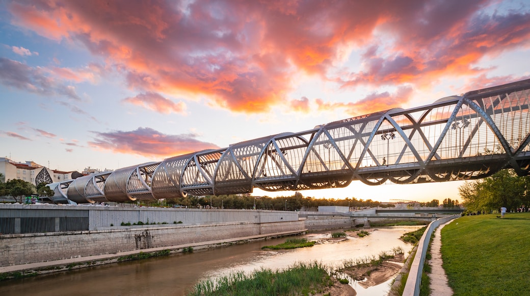 Puente Monumental Parque de Arganzuela featuring a sunset, a river or creek and a bridge