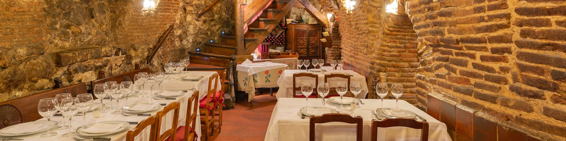 Sobrino de Botin featuring dining out and interior views