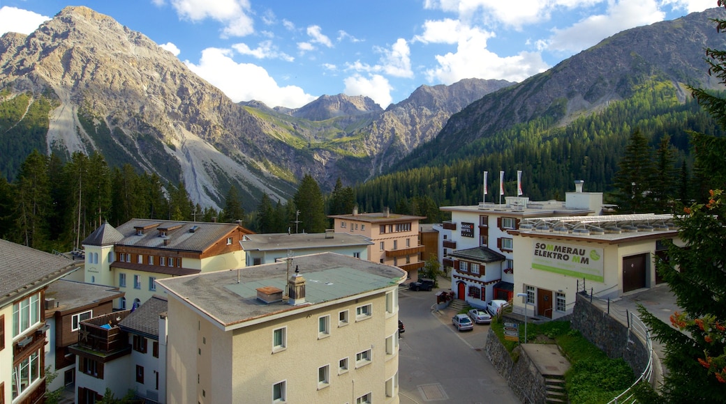 Arosa showing mountains, a small town or village and landscape views