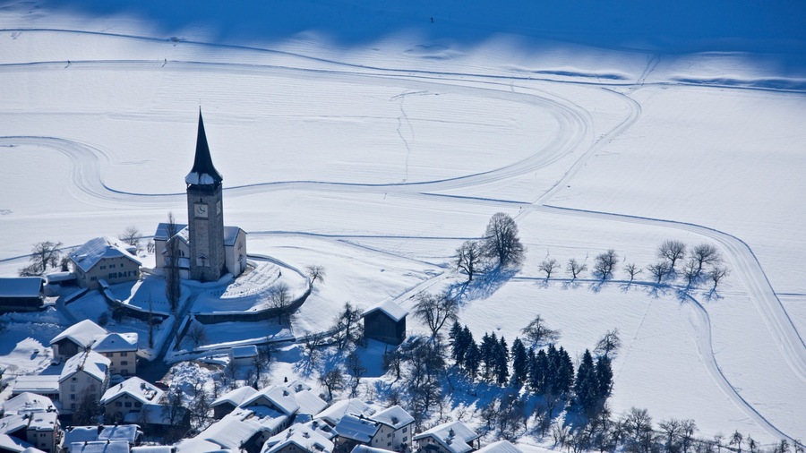 Laax which includes a small town or village, landscape views and snow