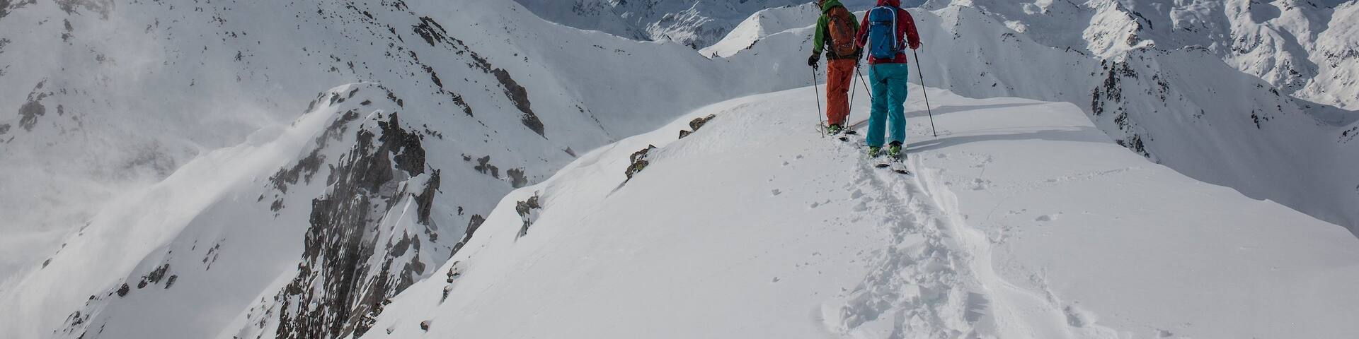 Andermatt showing mountains, landscape views and snow