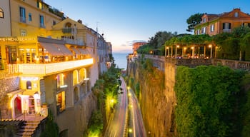 Sorrento City Centre showing landscape views and a sunset