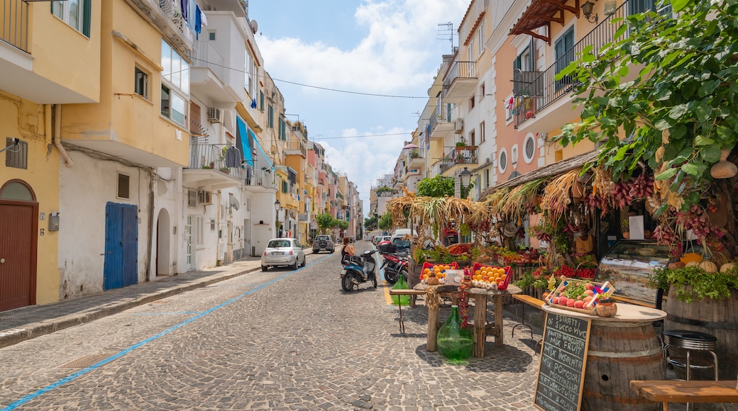 Ischia featuring markets