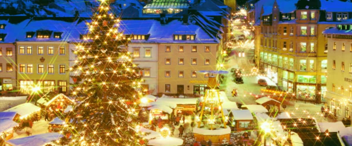 Annaberg-Buchholz which includes night scenes, snow and a city