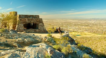 Phoenix mit einem Ruine, Landschaften und Ansichten