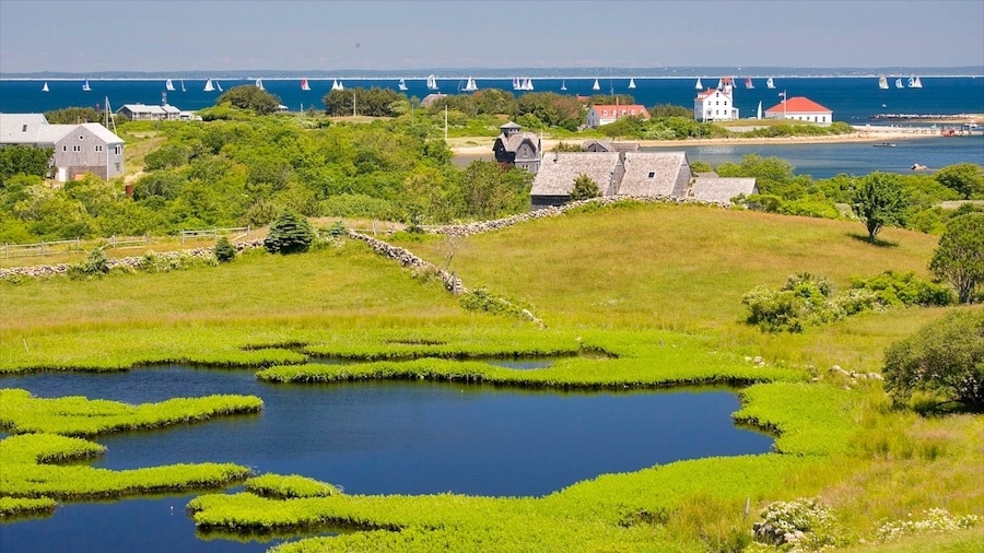 Isla Block mostrando una ciudad costera, una bahía o puerto y vistas de paisajes