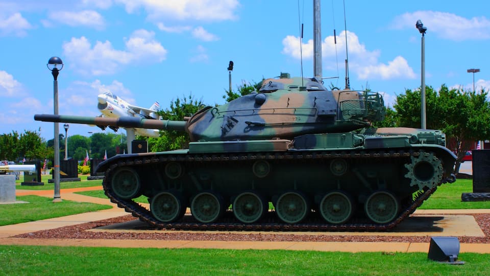 Tuscaloosa inclusief militaire voorwerpen, een monument en een tuin