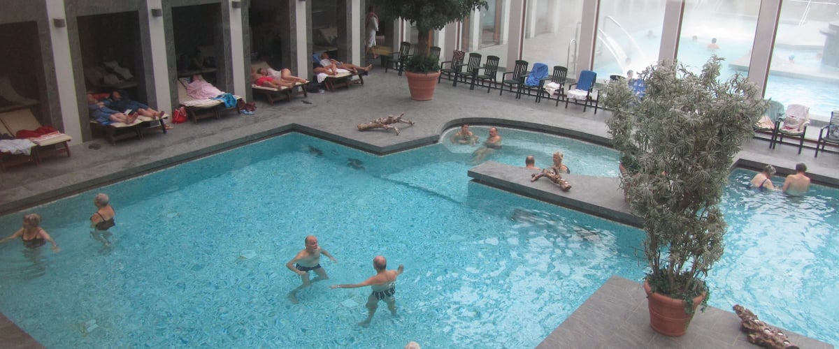 Bad Saarow showing a pool, interior views and swimming