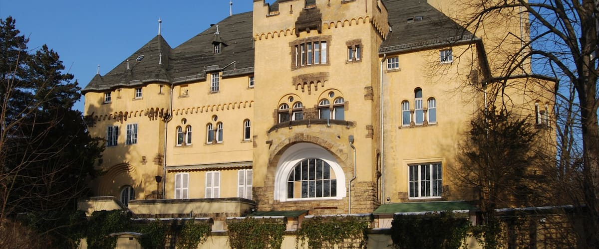 Kleinmachnow mit einem Burg und historische Architektur