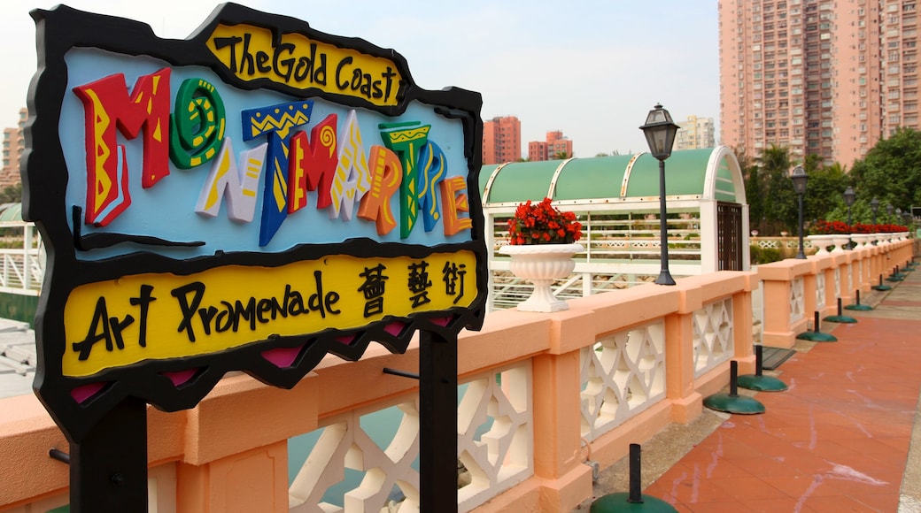 Golden Beach showing a city and signage