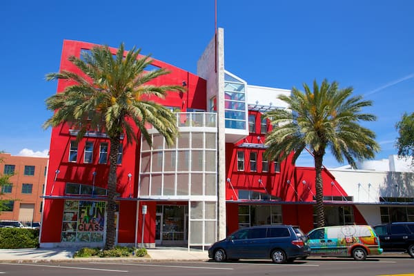 Morean Arts Center mit einem Kunst, Stadt und Straßenszenen