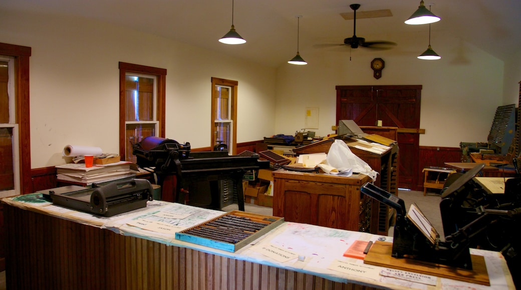 Boyd Hill Nature Park featuring interior views