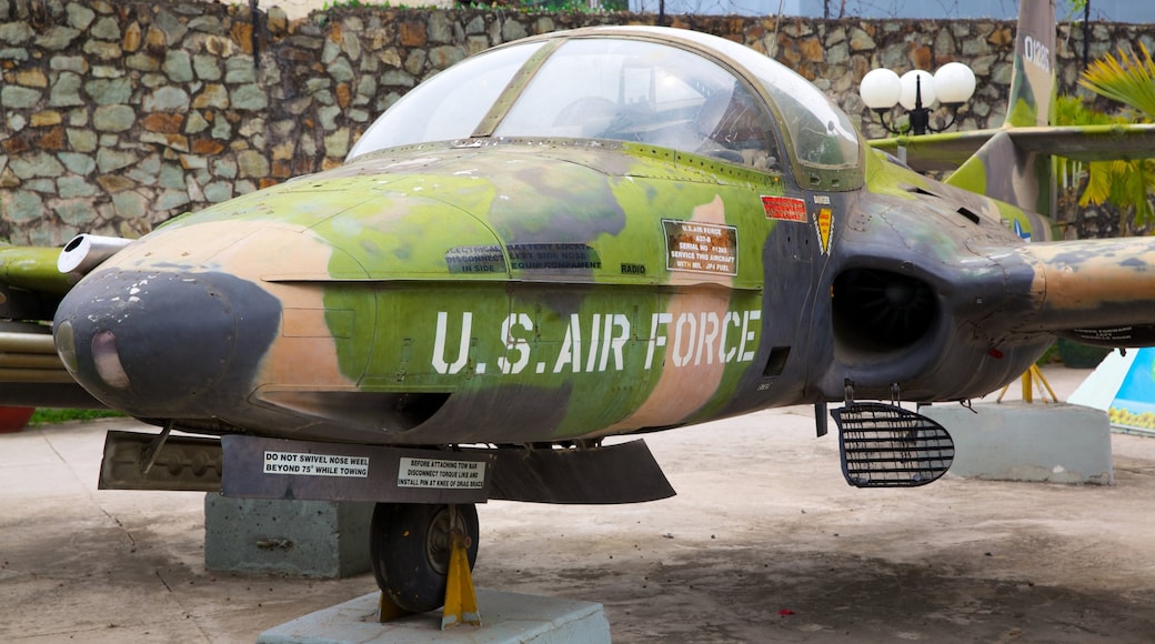 War Remnants Museum welches beinhaltet Militärisches und Flugzeug