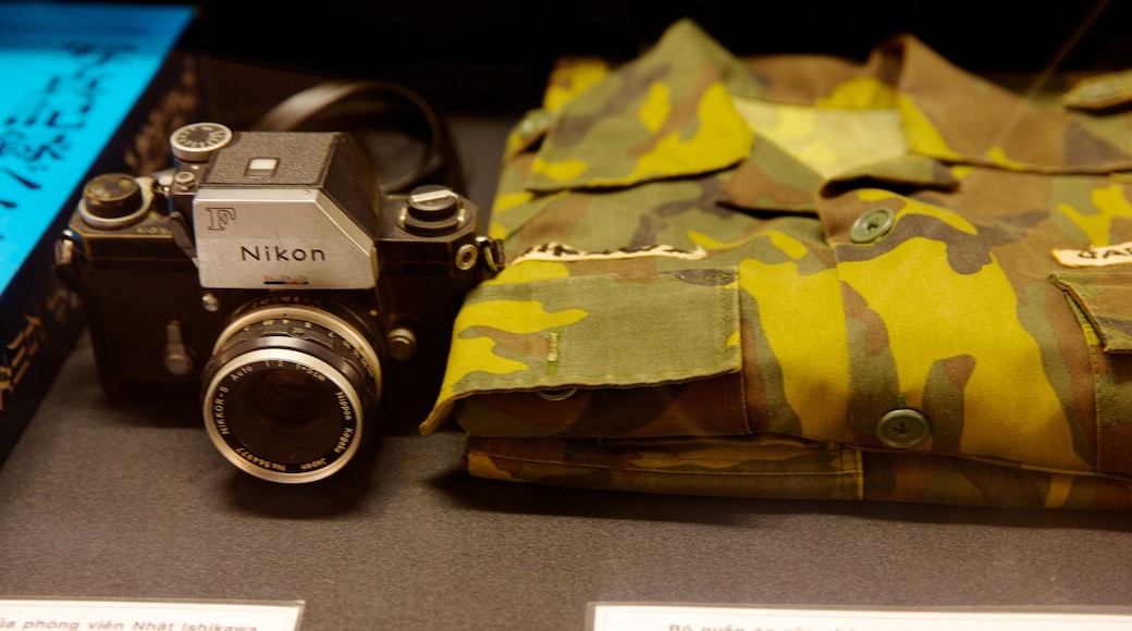 Het Oorlogsmuseum bevat interieur en militaire voorwerpen