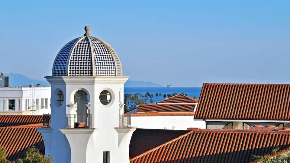 Santa Barbara showing a coastal town