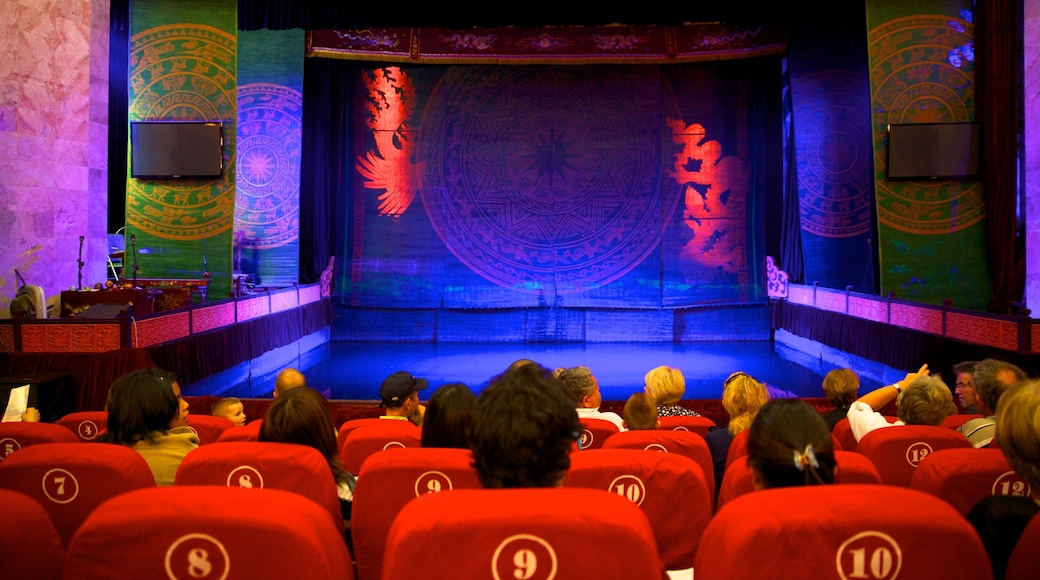 Teatro Thang Long Water Puppet mostrando escenas de teatro, vistas interiores y arte escénica