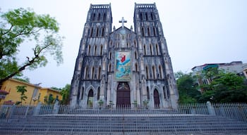 Catedral de St. Joseph mostrando uma igreja ou catedral, uma cidade e aspectos religiosos