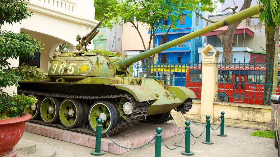 Museo de la Guerra de Hanói mostrando artículos militares