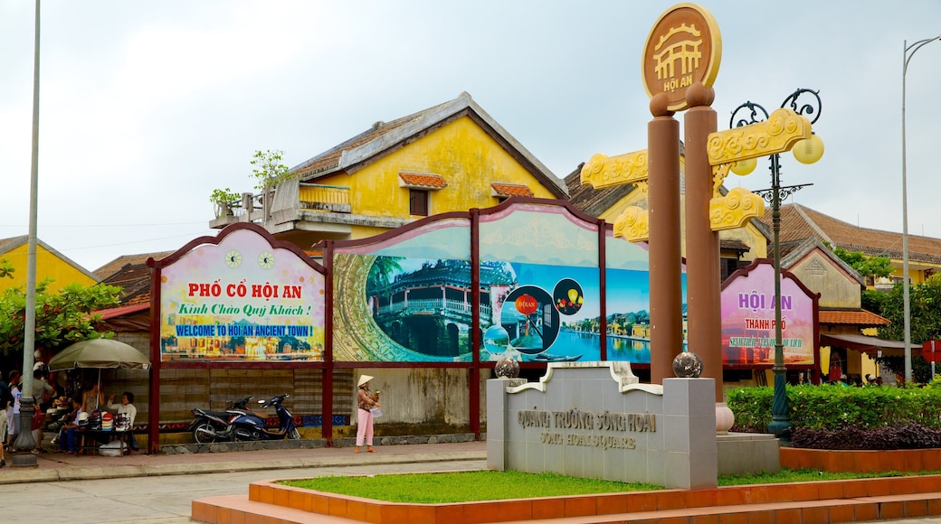 Song Hoai Square which includes a square or plaza