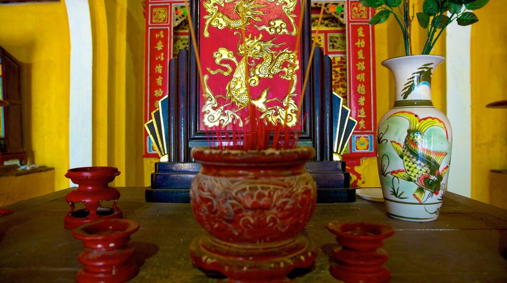 Cam Pho Temple showing religious elements, a temple or place of worship and interior views