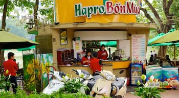 Hoan Kiem caracterizando jantar ao ar livre e mercados