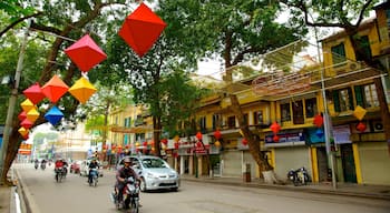 Hoan Kiem showing a city, street scenes and signage