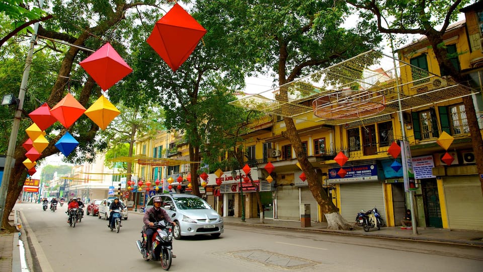 Hoan Kiem showing a city, street scenes and signage