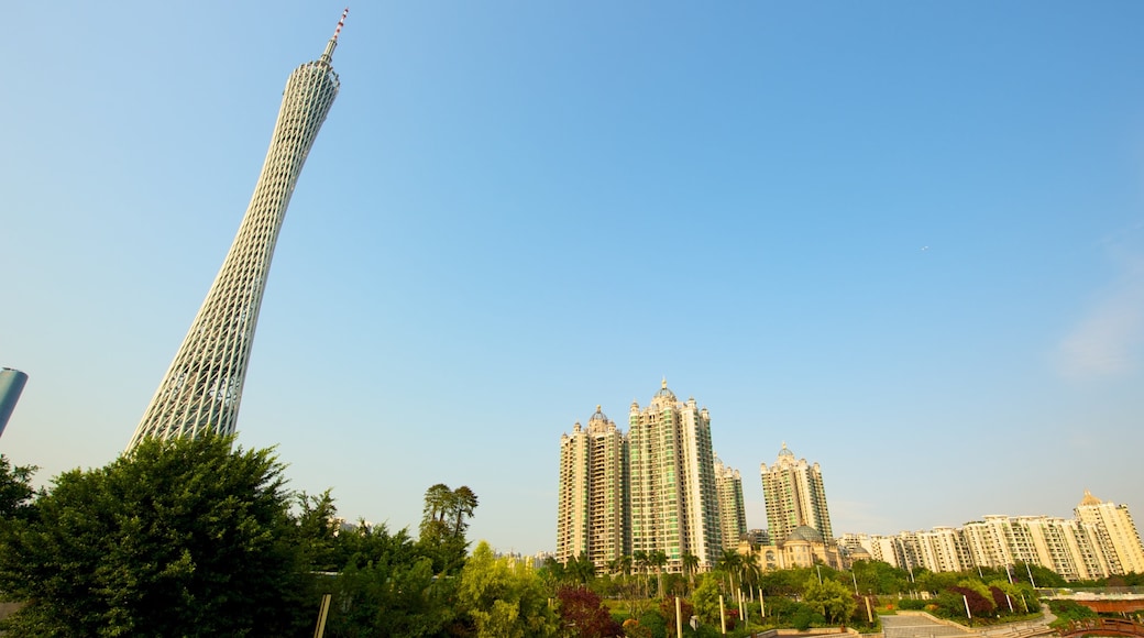 Canton Tower 其中包括 城市, 城市風景 和 摩天大樓