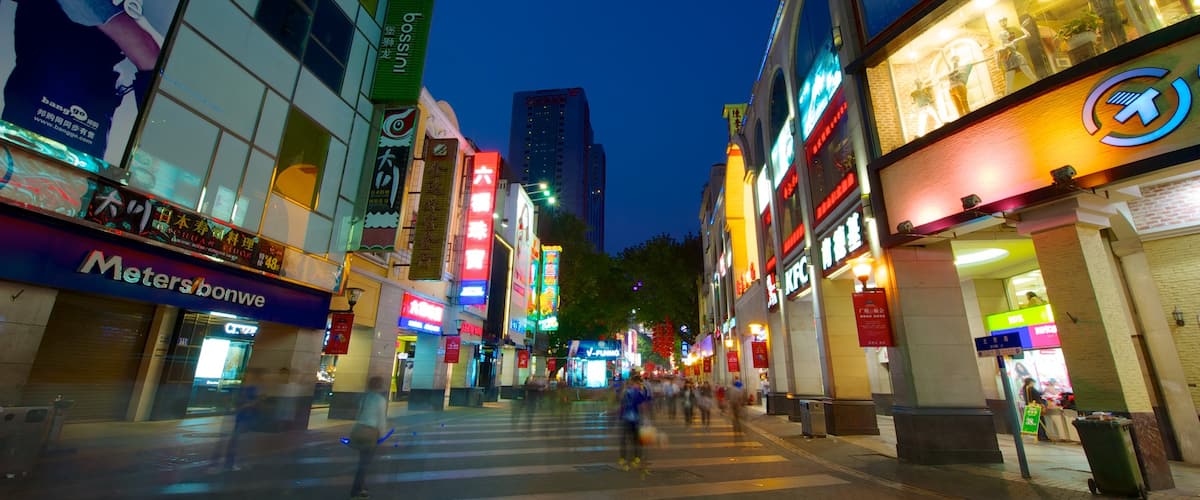 Calle peatonal Beijing Road que incluye escenas urbanas, escenas nocturnas y vida nocturna