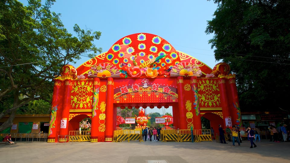 Yuexiu Park which includes rides and a park