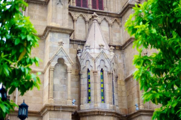 Cathédrale du Sacré-Coeur qui includes patrimoine architectural et église ou cathédrale