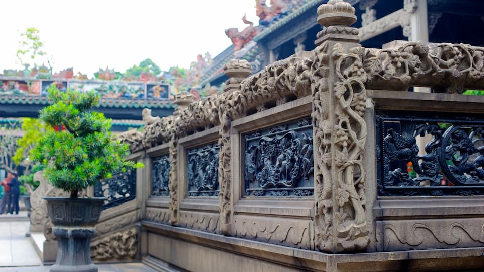 Guangdong Folk Art Museum which includes a temple or place of worship