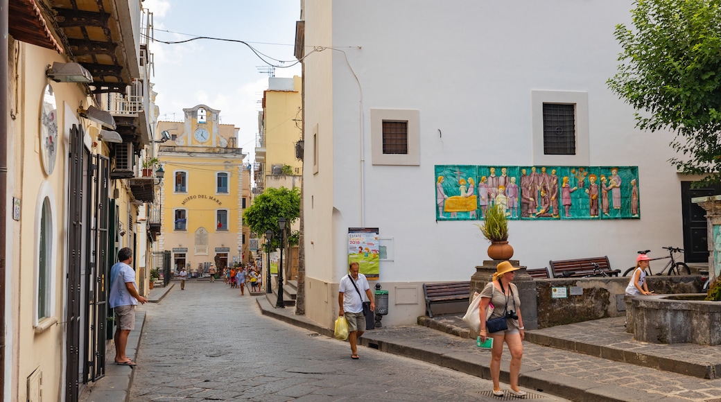 Museo del Mare showing street scenes as well as an individual male