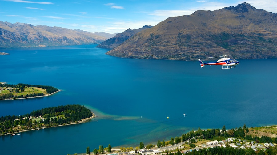Bob\'s Peak featuring an aircraft, mountains and general coastal views
